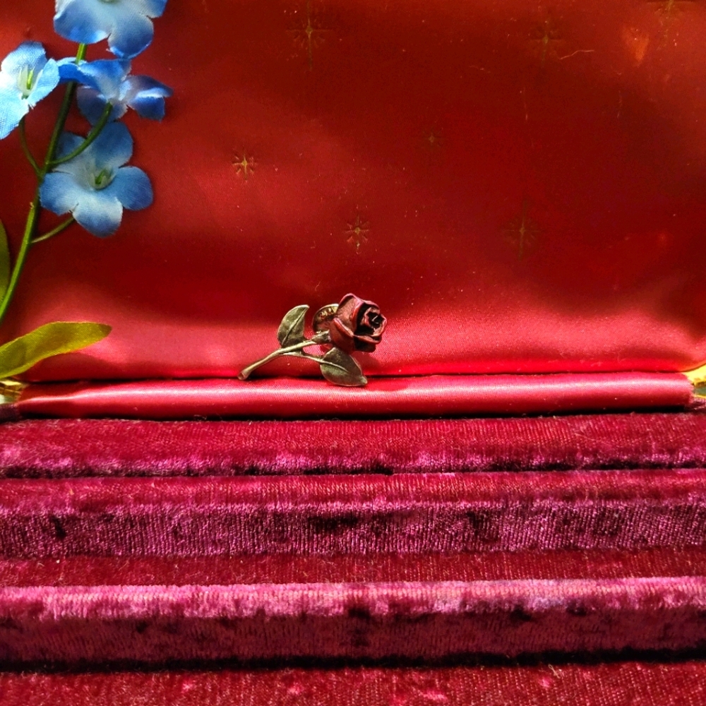 💜Very Elegant Vintage Rose 🌹Pin from Avon